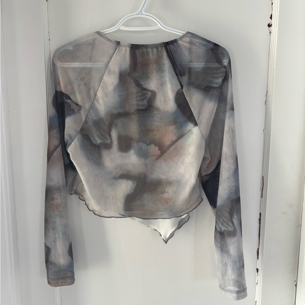 ✨ 3/$30 ✨ SHEIN 0XL Grey Abstract Print Asymmetrical Mesh Long Sleeve Top NWOT - Picture 3 of 5